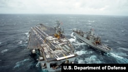 美国罗斯福号航空母舰(1995年,美国国防部照片)