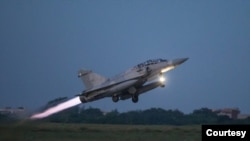 台湾军方2020年9月22日举行联合防空作战训练时一架幻影战机进行紧急起飞训练(台湾国防部提供)