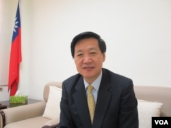 台湾执政党国民党立委费鸿泰(美国之音张永泰拍摄)