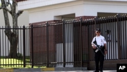 美国驻萨尔瓦多大使馆门口(资料照)