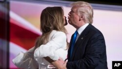 Bà Melania và chồng tại Đại hội Đảng Cộng hòa hôm 18/7/2016.