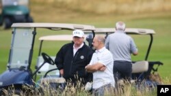 Tổng thống Mỹ Donald Trump chơi golf tại câu lạc bộ golf ở Turnberry, Scotland, ngày 14 tháng 7, 2018.