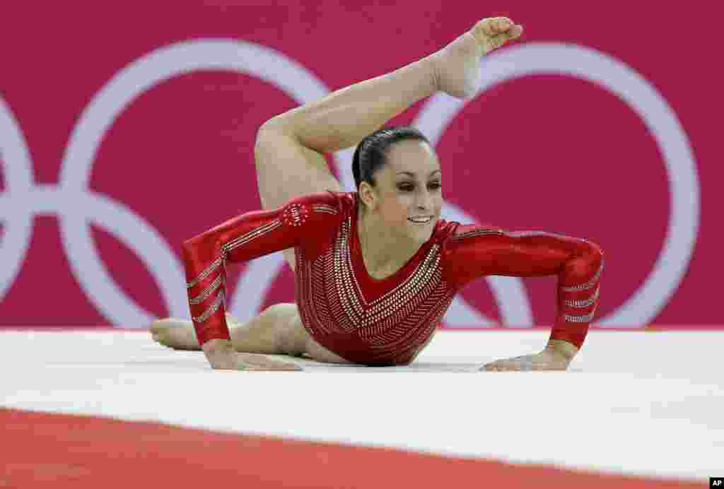 Vận động viên Jordyn Wieber thực hiện bài thi thể dục tự do, 31 tháng 7, 2012.