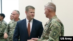 美国陆军部长麦卡锡2019年8月13日访问陆军特种作战中心(美国陆军照片)