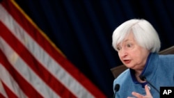 美联储主席耶伦就提高利率的决定回答记者问题。(2016年12月14日)