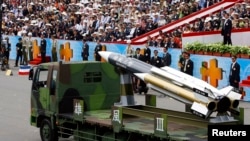 资料照:台湾在双十节庆祝活动上展示雄风三型反舰导弹。(2007年10月10日)