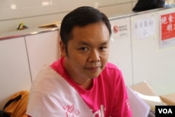 香港立法会外反送中绝食抗议者发言人陈凯兴 (美国之音申华拍摄)