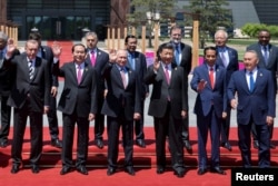 在北京雁栖湖国际会议中心,出席“一带一路”国际合作高峰论坛的各国领导人合影(2017年5月15日)