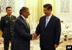 帕内塔和习近平9月19日在北京人民大会堂握手