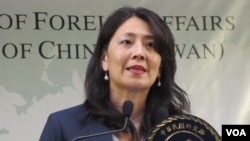 台湾外交部发言人欧江安2019年7月25日在例行记者会上讲话。 (美国之音张永泰拍摄)