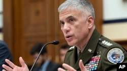 资料照片：美国网络司令部司令兼国家安全局局长、陆军上将保罗·中曾根在国会作证。(2023年3月30日)