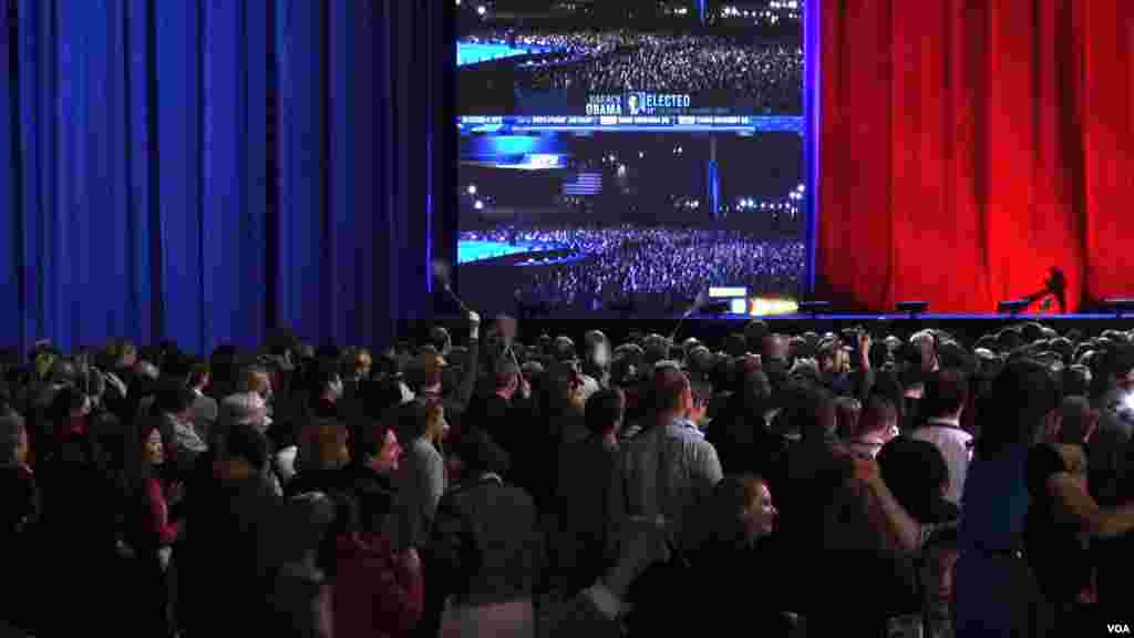 奥巴马芝加哥竞选总部的人群(美国之音 金刀拍摄)