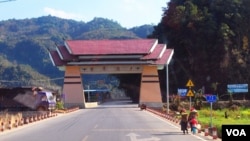 位于阿瓦山中的云南省沧源佤族自治县与缅甸佤邦一水之隔,有着紧密的联系。(美国之音朱诺拍摄,2015年3月6日)