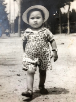 1972年生于天津的矢板明夫,父亲是第二次世界大战日本遗孤