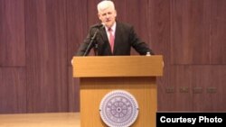 美国在台协会处长马启思在台湾清华大学发表讲话。(美国在台协会网站)