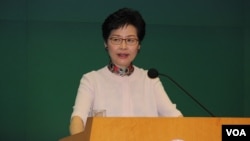香港特首林郑月娥2018年10月10日在特区政府总部的记者会上(美国之音记者申华 拍摄)