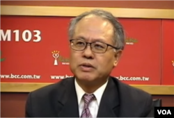 健行科技大学企管系教授颜建发(美国之音视频截屏)