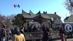 Rumah Minangkabau Meriahkan Parade Natal di Williamsburg Rumah Minangkabau Meriahkan Parade Natal di Williamsburg