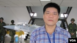 亚太防务杂志总编 郑继文(美国之音 张永泰拍摄)