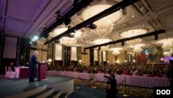 美国国防部长哈格尔2014年5月1日在“香格里拉对话”年会的初步会议上发表开幕演说(美国国防部照片)