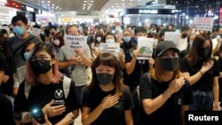 香港民众在合唱“荣耀归于香港”的反送中歌曲。(2019年9月21日)