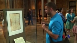 美独立宣言珍本展出 历史细节令观者玩味 美独立宣言珍本展出 历史细节令观者玩味