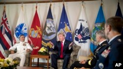 川普总统和夫人在夏威夷(9图)