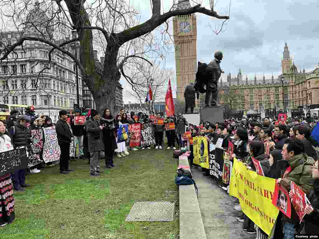 ယူကေနိုင်ငံ လန်ဒန်မြို့တော်မှာ ဒီနေ့ကျင်းပတဲ့ စစ်တပ်အာဏာသိမ်း ၄ နှစ်ပြည့် ဆန့်ကျင်ဆန္ဒပြပွဲ မြင်ကွင်း။ ဖေဖေါ်ဝါရီ ၁၊ ၂၀၂၅ (Photo credit: NUG office, UK)