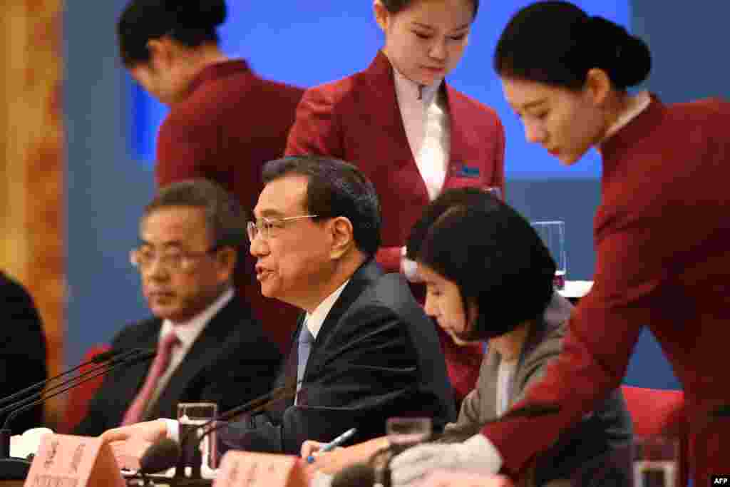 2018年3月20日,中国国务院总理李克强在中国人大闭幕会议后在北京人民大会堂举行的记者会上讲话。在美国总统川普考虑对北京采取新的惩罚措施之际,李克强呼吁美国不要“情绪化地”行事,避免贸易战。