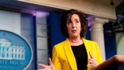 美国国家安全委员会南部边界协调员雅各布森在白宫的一次记者会上讲话。(2021年3月10日)