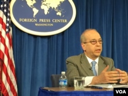 美助理国务卿拉塞尔 (2016年2月10日,美国之音莉雅拍摄)