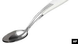 Sendok garam elektrik produksi perusahaan Jepang Kirin ini dapat meningkatkan rasa asin makanan sekitar 1,5 kali melalui stimulasi (foto: dok).