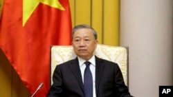 越南最高领导人苏林星期日抵达中国进行为期三天的访问。(美联社:2024年7月27日)