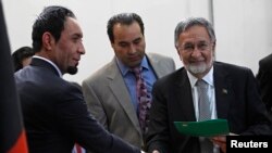 Cựu ngoại trưởng Afghanistan Zalmay Rassoul nhận đơn đăng ký ứng cử tổng thống