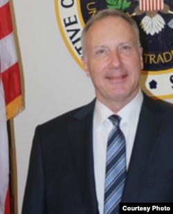 美国副贸易代表罗伯特·霍利曼(Robert Holleyman)(美国贸易代表办公室图片)