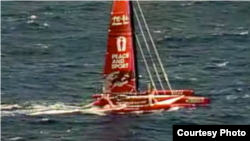 美国海警队2016年10月25日找到中国航海家郭川的帆船 (美国海警队照片)