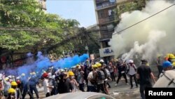 缅甸仰光2021年3月3日再有示威至少一人丧生(路透社)