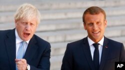 资料照片:英国首相约翰逊和法国总统马克龙上星期四(8-22-2019)。