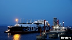 斯坦纳蓝天(Stena Blue Sky)号液化石油气油轮2018年8月7日在中国浙江舟山港卸货。