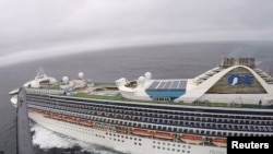 滞留在加州外海的“至尊公主号”游轮。