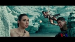 镜头前和镜头后的女超人们 镜头前和镜头后的女超人们