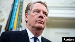 时任美国贸易代表罗伯特·莱特希泽(Robert Lighthizer)在白宫椭圆形办公室会见巴林王储萨勒曼·本·哈马德·阿勒哈利法(Salman bin Hamad Al Khalifa) (资料照片:2019年9月16日)