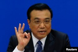 中国总理李克强在新闻发布会上讲话(资料照片)