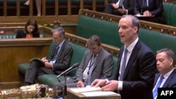 英国外相拉布在议会下议院发表声明立即暂停与香港的引渡条约。(2020年7月20日)