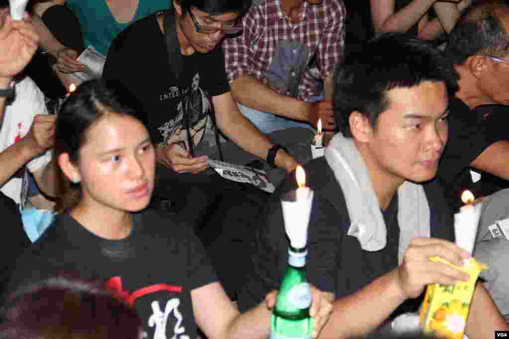 纪念六四25周年香港维园烛光晚会(美国之音图片/海彦拍摄)