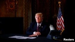 Tổng thống Mỹ Donald Trump trả lời câu hỏi của báo chí tại khu điền trang Mar-a-Lago ở thành phố Palm Beach, bang Florida, ngày 22 tháng 11, 2018.