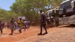 Vamwe veVanhu Vaungana paNational Heroes' Acre muHarare Pakuradzikwa kwaVaTshinga Dube Vachimhanyidzana Kunopinda muMabhazi Avo