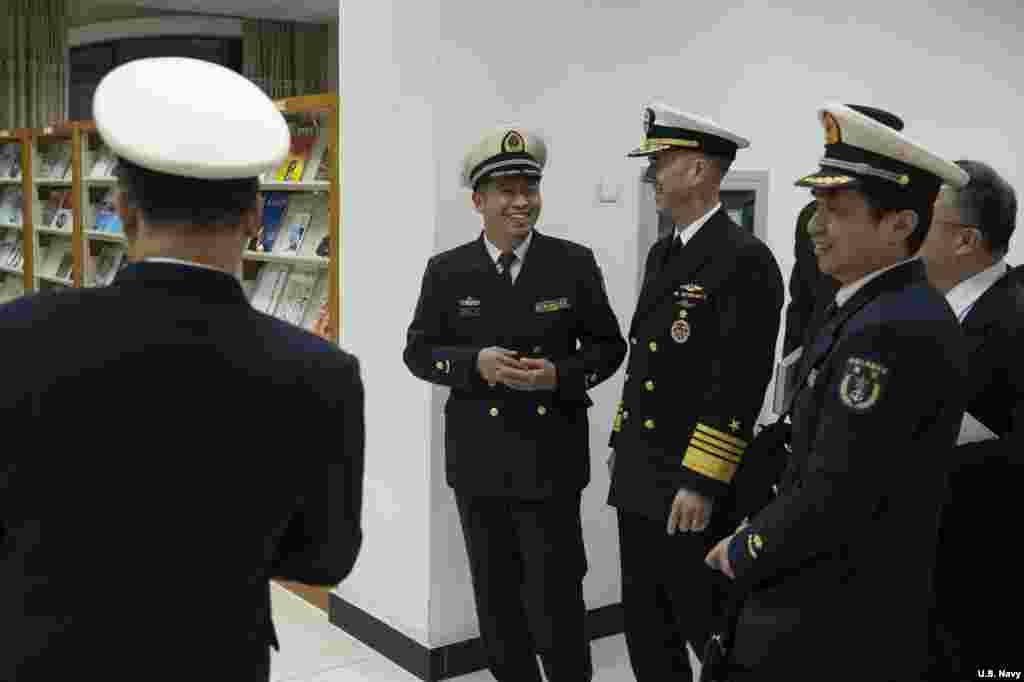 2019年1月15日美国海军作战部长(CNO)理查森上将访问南京的中国海军指挥学院,和中方交流。他在圆桌讨论中强调了全球合法安全行动的重要性。