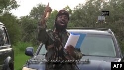 Hình ảnh chụp lại từ video do AFP có được cho thấy thủ lĩnh nhóm Hồi giáo cực đoan Nigeria Boko Haram, Abubakar Shekau, đang phát biểu tại một địa điểm không được tiết lộ. Ảnh: AFP PHOTO/BOKO HARAM