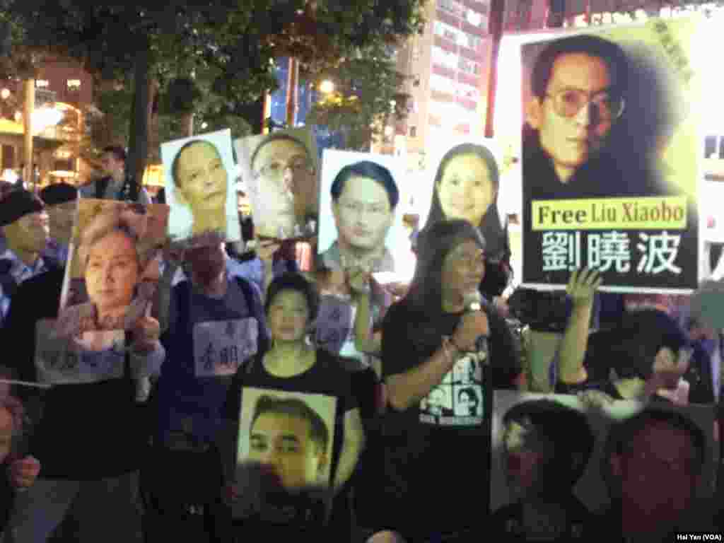 香港多个团体举行示威 呼吁习近平立即释放身诺贝尔和平奖得主刘晓波(美国之音海彦拍摄)